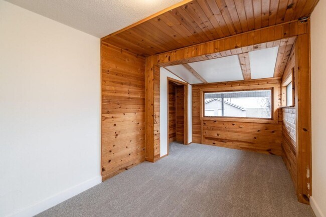 Building Photo - 3-4BR Rent or Rent to Own with New Kitchen and Garage!