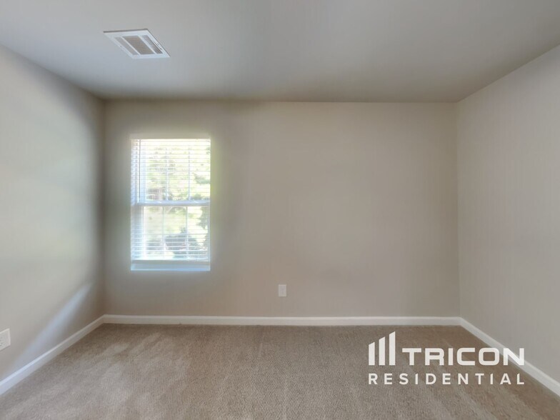 Building Photo - 115 Glenview Dr
