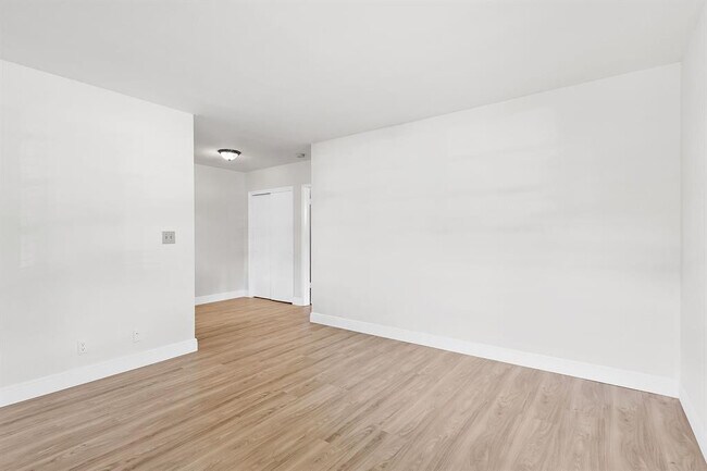 Building Photo - 408 SE 9th St