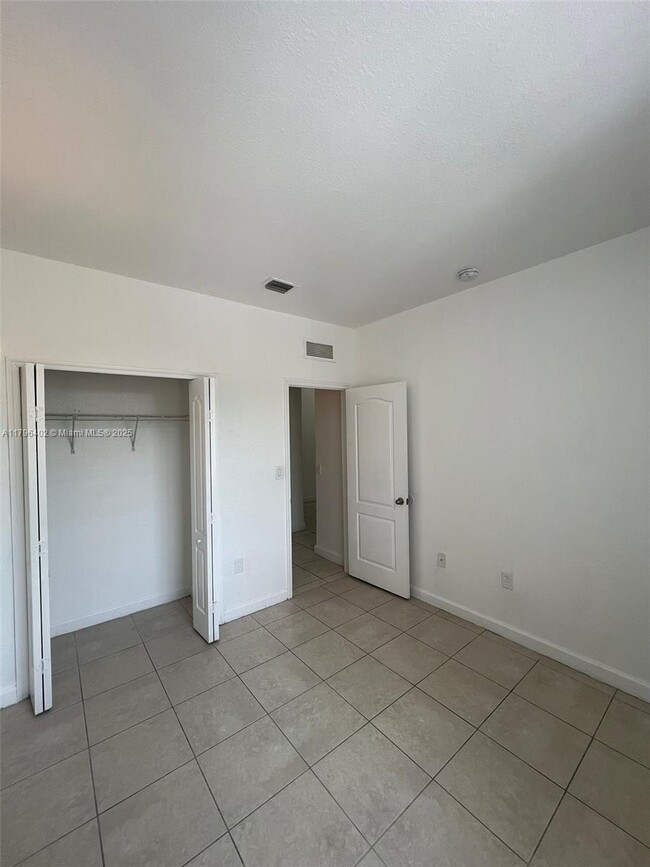 Building Photo - 1661 SE 28th St