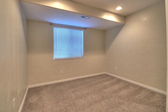 Building Photo - New reduced rent!