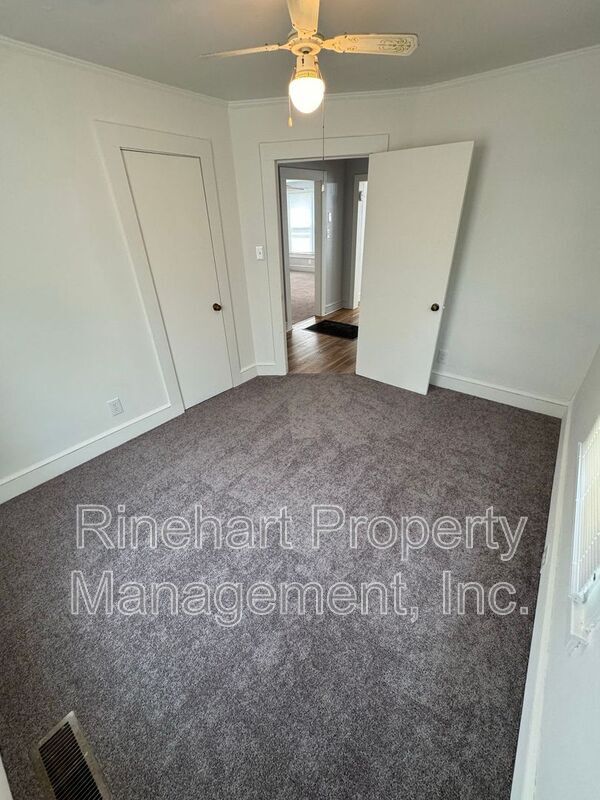 Building Photo - 422 S Jones Ave