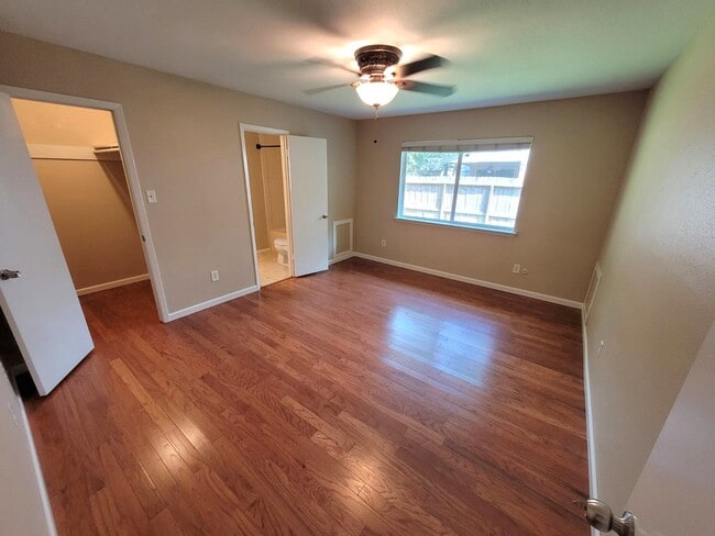 Building Photo - 22 W Broken Oak Ct