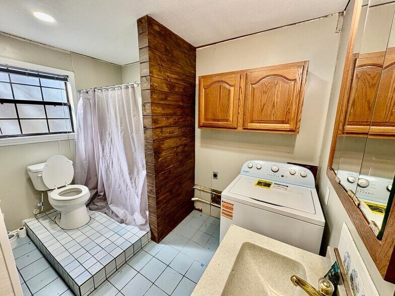 Building Photo - 76052 Crystal Dr
