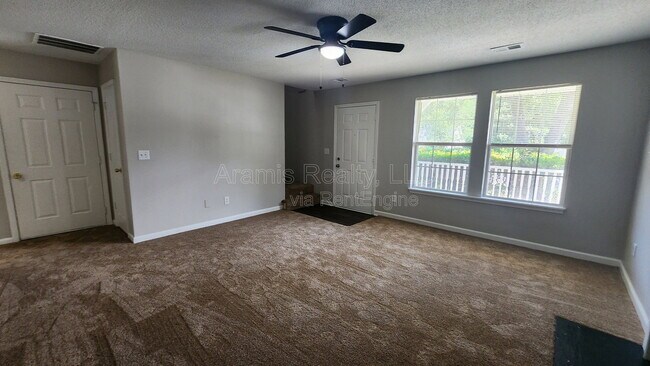 Building Photo - 7336 Bramble Oak Dr