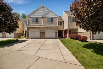 Building Photo - Beautiful Pet Friendly 3 bed/2.5 bath Townhome in Layton! Available on August 19th!