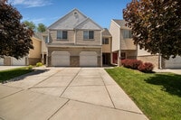 Building Photo - Beautiful Pet Friendly 3 bed/2.5 bath Townhome in Layton! Available on August 19th!