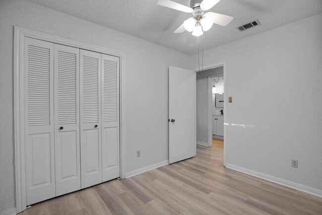 Building Photo - 9427 Braeburn Glen St