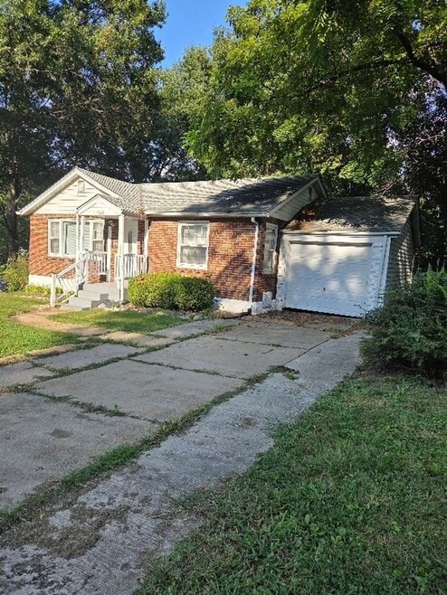 Building Photo - 1816 N Hanley Rd