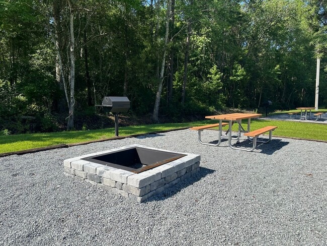Building Photo - 115 Long Pond Loop