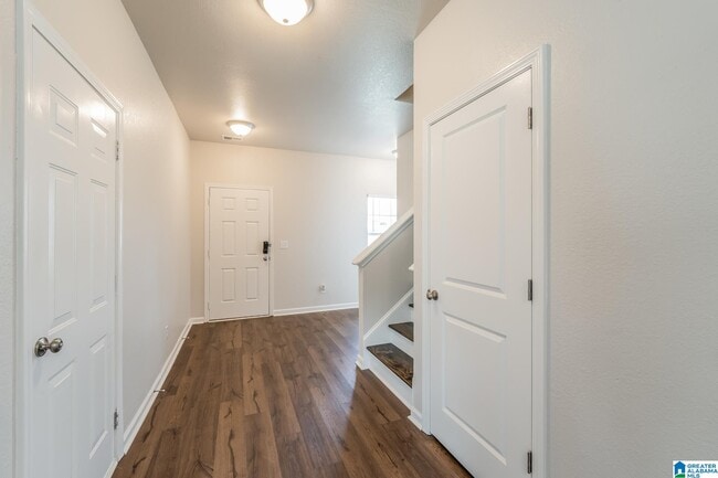 Building Photo - 880 Clover Cir