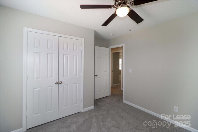 Building Photo - 915 Harbour View Cove NE