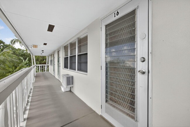 Building Photo - 16 Sussex A