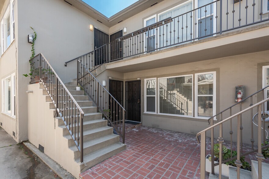 Building Photo - 722 1/2 N Edinburgh Ave