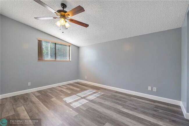 Building Photo - 1920 NW 34th Ave