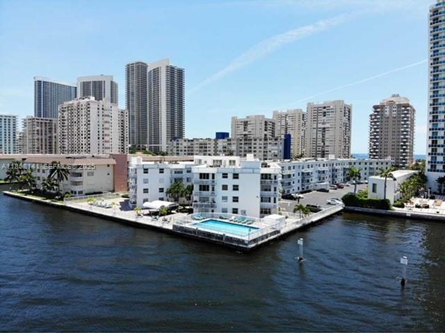 Building Photo - 1913 S Ocean Dr