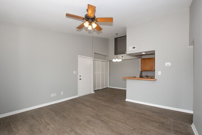 Building Photo - Awesome 1BR Condo w Amenities, Hampton