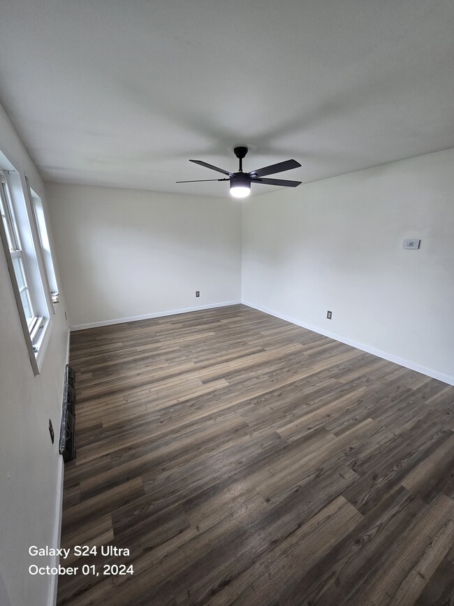 Living room - 21 Cree Dr