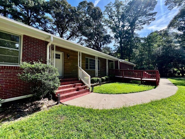 Building Photo - STUNNING home with fully finished BASEMENT!!!