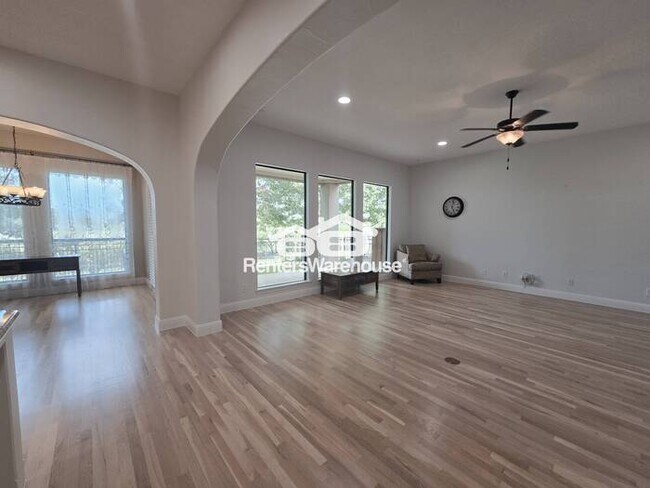 Building Photo - FOR RENT - MOVE IN READY in the highly sou...