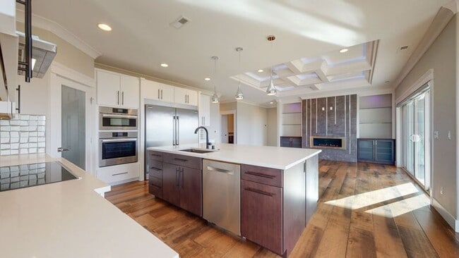 Building Photo - 2607 Falcon Ln