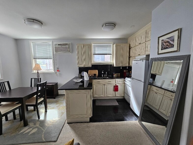 Kitchenette - 97-13 64th Rd