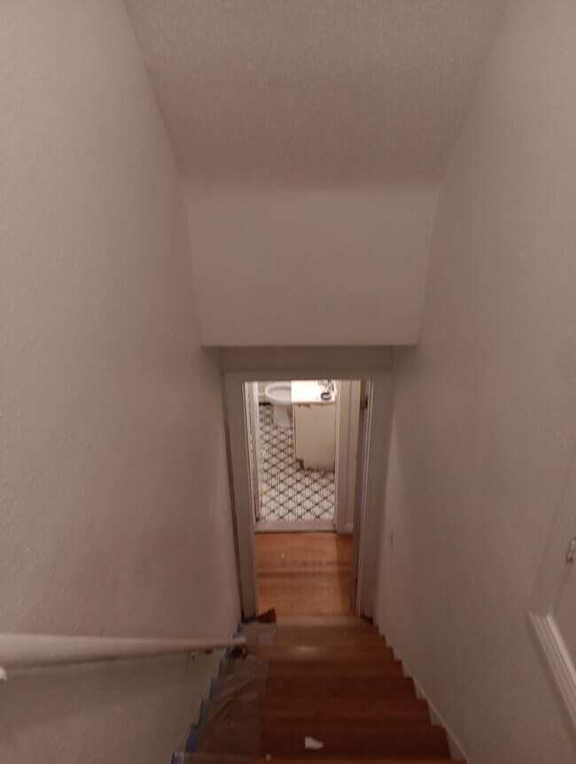 Building Photo - Quaint 3 bedroom home