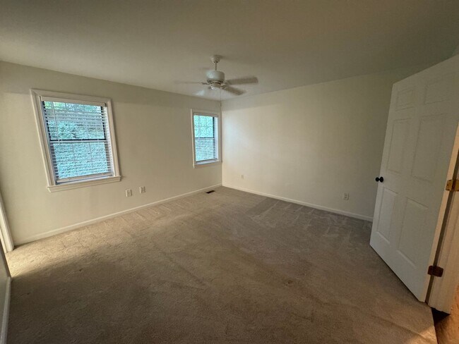 Building Photo - Nice Brick 2/2.5 Townhome in Atlanta- $2,750
