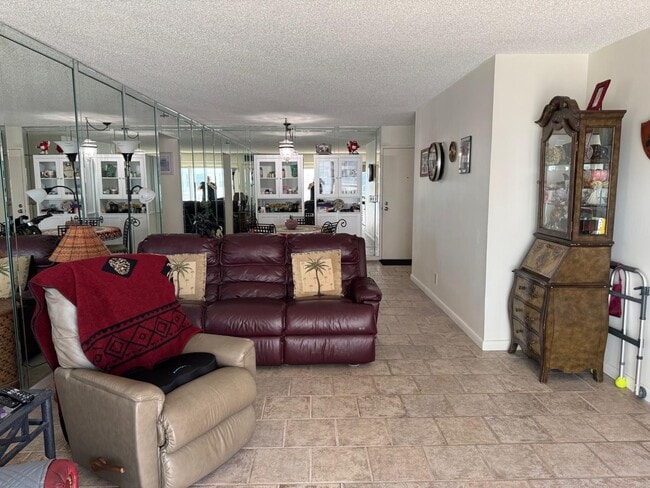 Building Photo - 4505 S Ocean Blvd