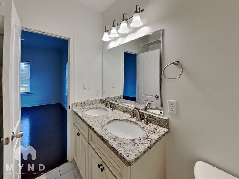 Building Photo - 211 Idlewild Ave