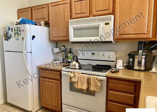 Building Photo - Live, Work, Relax - Comfortable Townhouse with AC