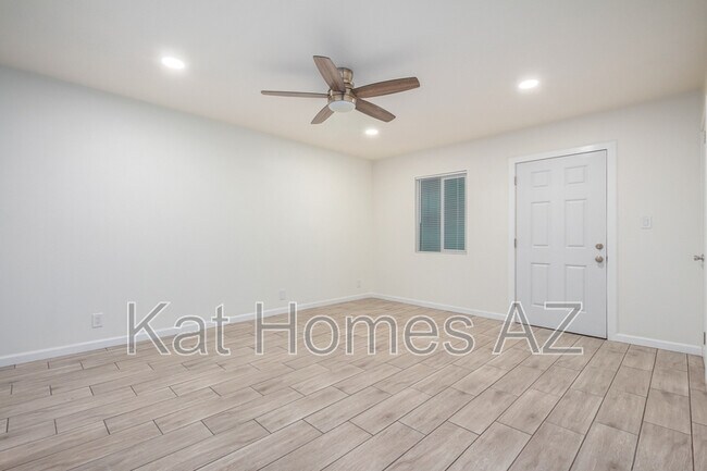 Building Photo - 5107 N 28th Dr