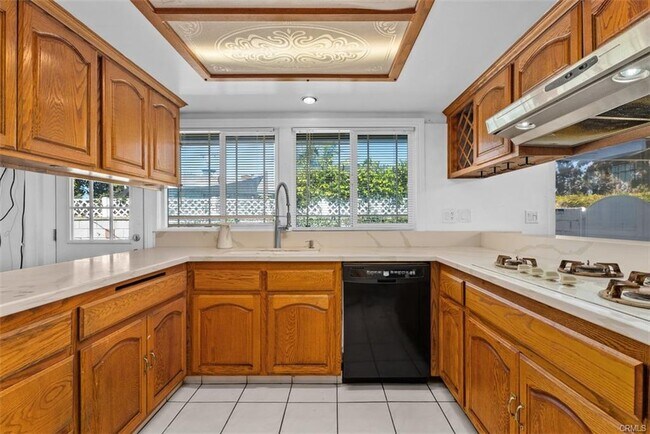 Building Photo - 115 S Gilbert St