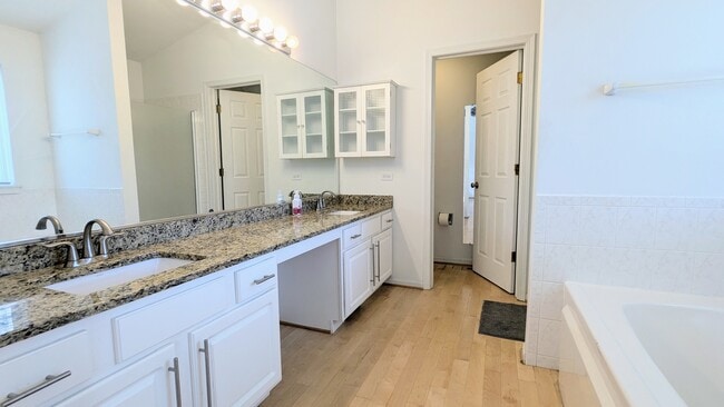 Building Photo - 1910 Avalon Dr