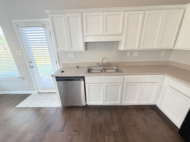 Building Photo - 4264 Blake Cir