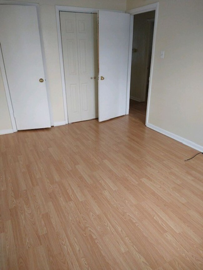 Building Photo - 3 bedroom Central air and heat home sherwood