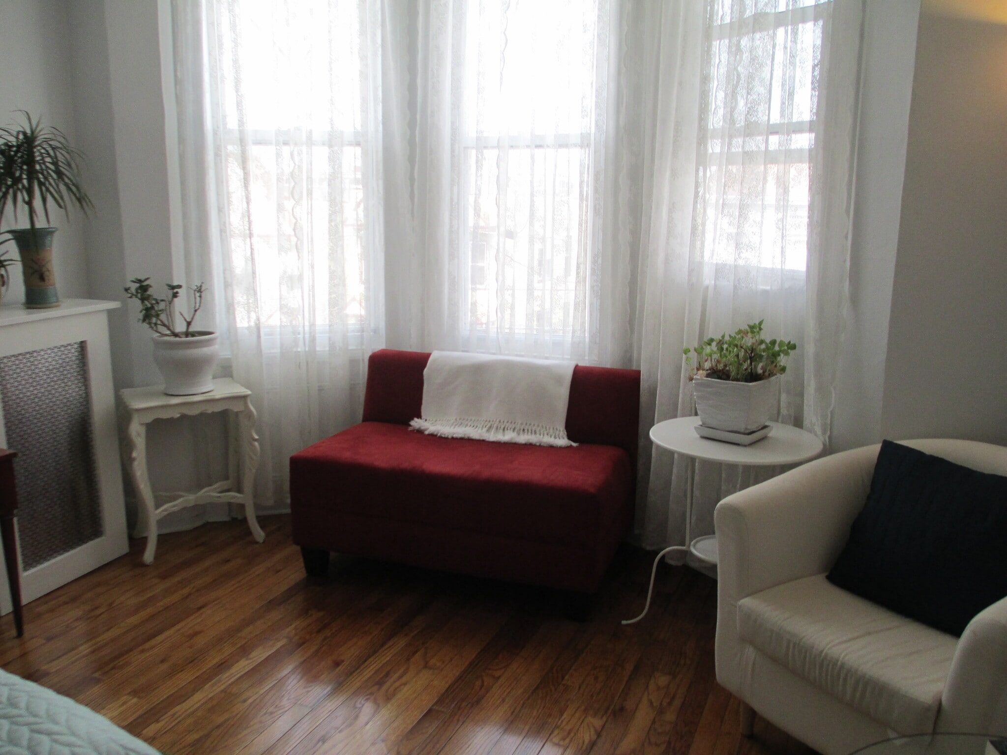 seating area - 855 Pavonia Ave