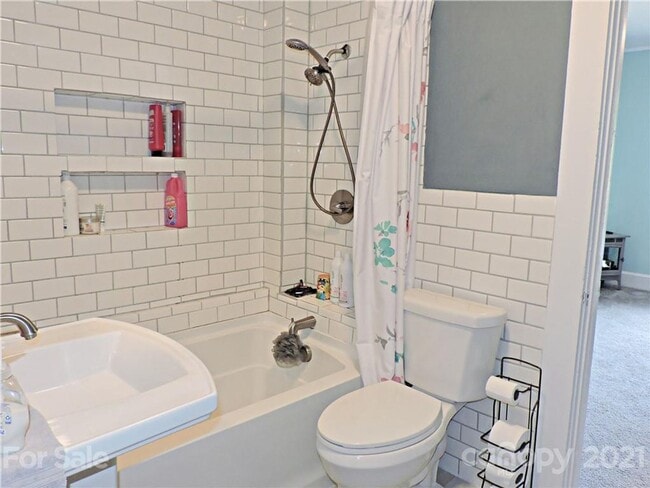 Building Photo - Charming Home for Rent in Newton, North Carolina!