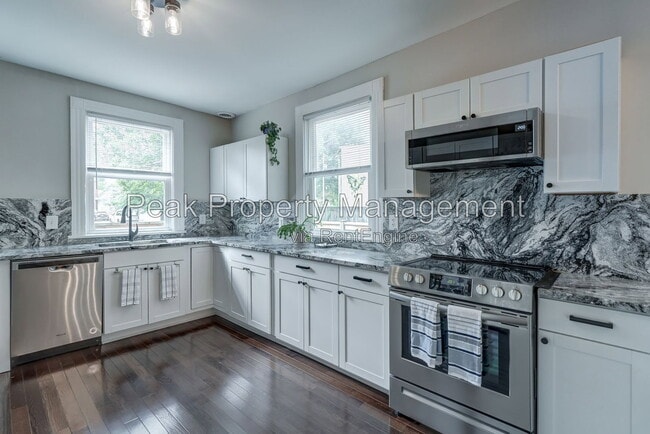 Building Photo - 3022 Groveland Ave