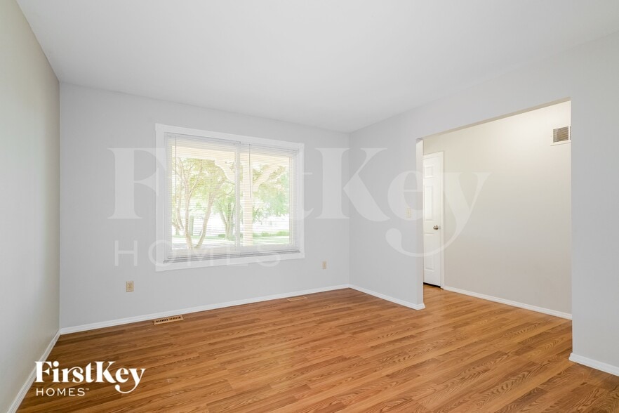 Building Photo - 382 Beaver Lake Dr