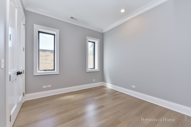 Building Photo - 2135 N Lakewood Ave