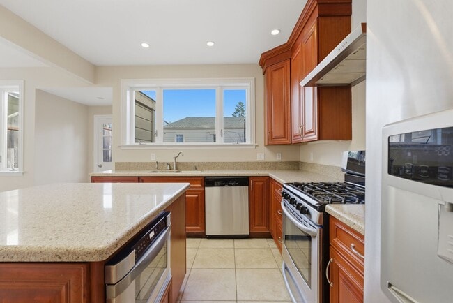 Building Photo - San Francisco Charm with Modern Upgrades