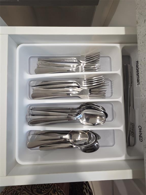 Building Photo - 5105 Tangerine Ave S