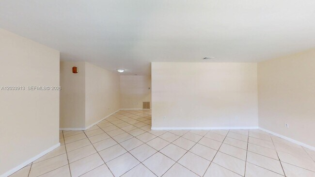 Building Photo - 7882 Grand Canal Dr