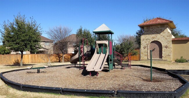 Building Photo - Open Floorplan in Fort Worth