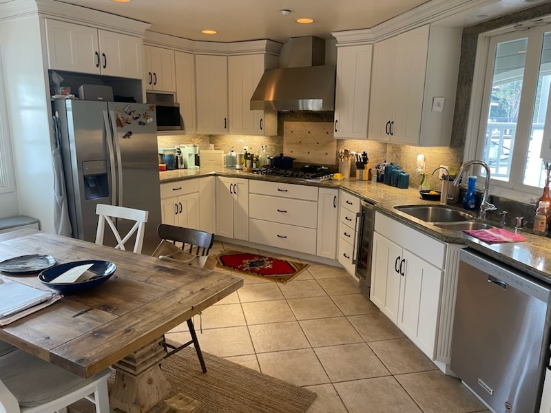 Spacious kitchen - 8160 Mannix Dr