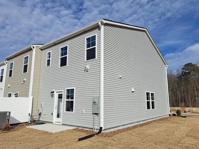 Building Photo - 3 BR/2.5BA | Newly Renovated Townhome End Unit | Private Patio| In Raleigh!