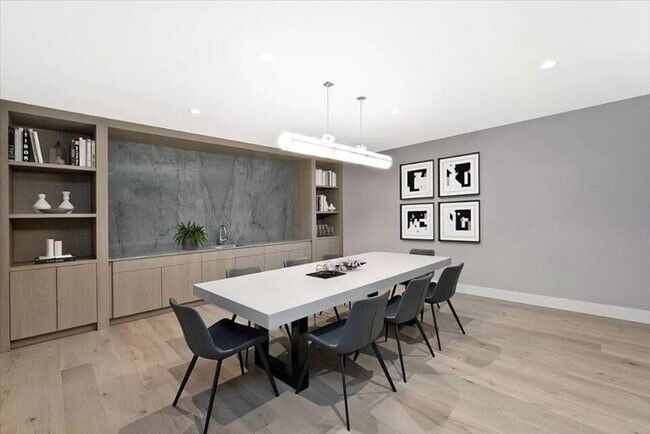 Building Photo - 49 E 34th St