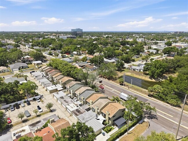 Building Photo - 727 N Himes Ave