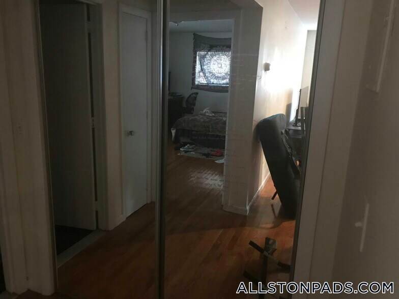 Building Photo - 34 Gardner St